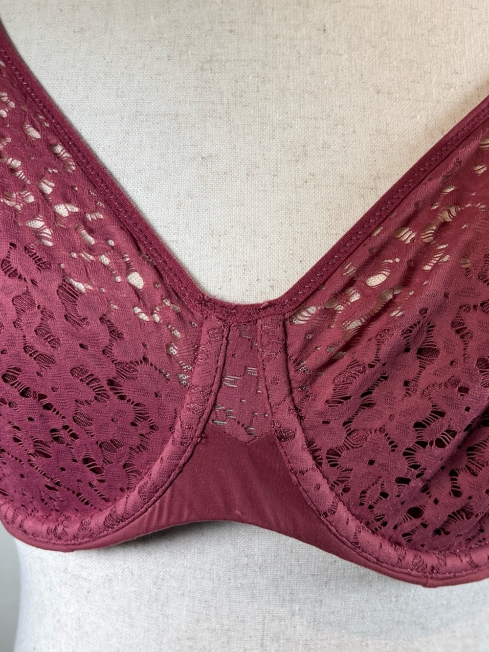 Chantelle Norah Comfort Underwire bra in a Beautiful Garnet. NWOT.